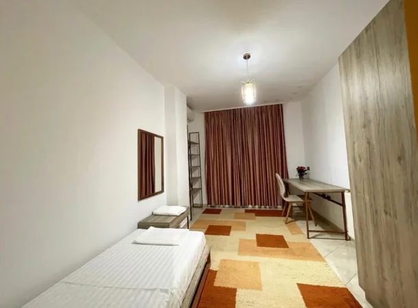 Tirane, jepet me qera apartament 3+1 Kati 4, 220 m² 1.600 € (Komuna e Parisit)