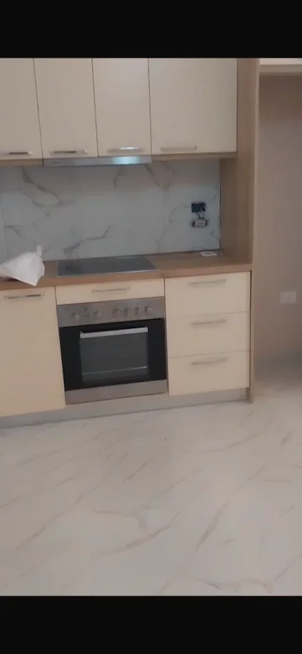 Tirane, jepet me qera 2+1+Ballkon , 105 m² 600 € 