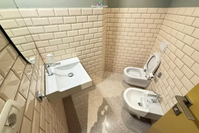 Tirane, jepet me qera apartament 1+1 Kati 9, 1.000 m² 1.000 € (Rruga e Kavajes)