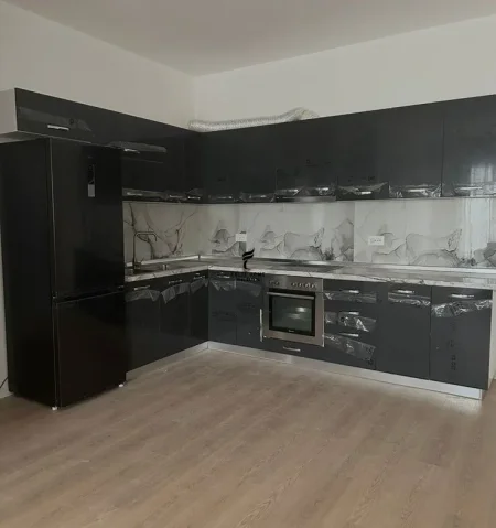 Tirane, jepet me qera apartament 2+1 Kati 4, 100 m² 500 € (5 MAJI)