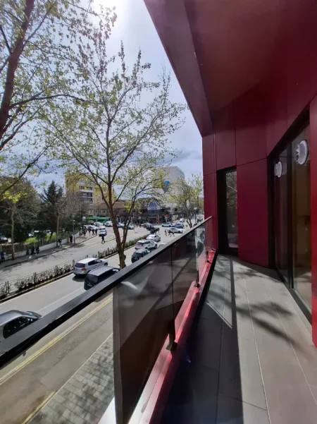 Jepet me Qira Ambjent/Zyre Premium Open space & 2wc+2Bllk. 📍 Kompleksi Arlis/ Farmacia 10 🔥 CMIMI: 2,100 Euro 🔥