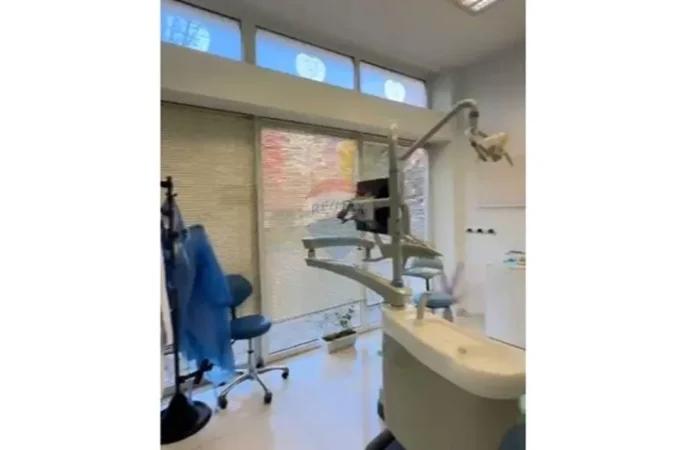 Tirane, jepet me qera ambjent biznesi , 70 m² 1.100 € (jordan misja)