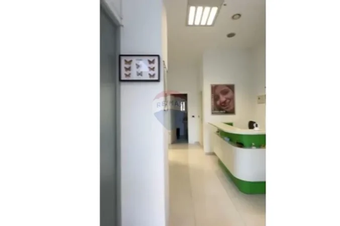 Tirane, jepet me qera ambjent biznesi , 70 m² 1.100 € (jordan misja)