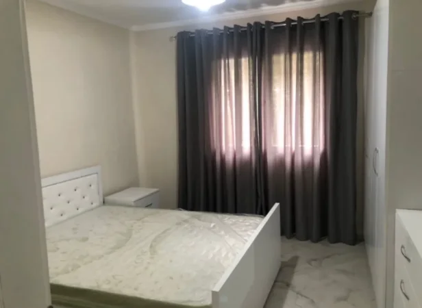 Tirane, jepet me qera apartament 1+1+Ballkon Kati 2, 65 m² 450 €