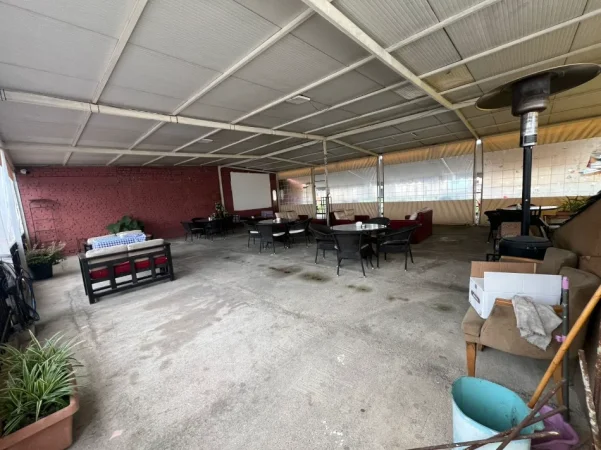 Tirane, jepet me qera lokal Kati 0, 230 m² 830 € (hamdi pepa)