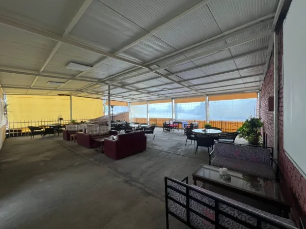 Tirane, jepet me qera lokal Kati 0, 230 m² 830 € (hamdi pepa)