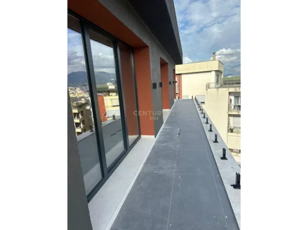 Tirane, shitet ambjent biznesi Kati 4, 800 m² 2.500.000 € (Kodra e Diellit)