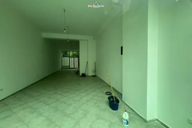 Tirane, jepet me qera dyqan Kati 0, 100 m² 840 € (Rruga Loni Ligori)