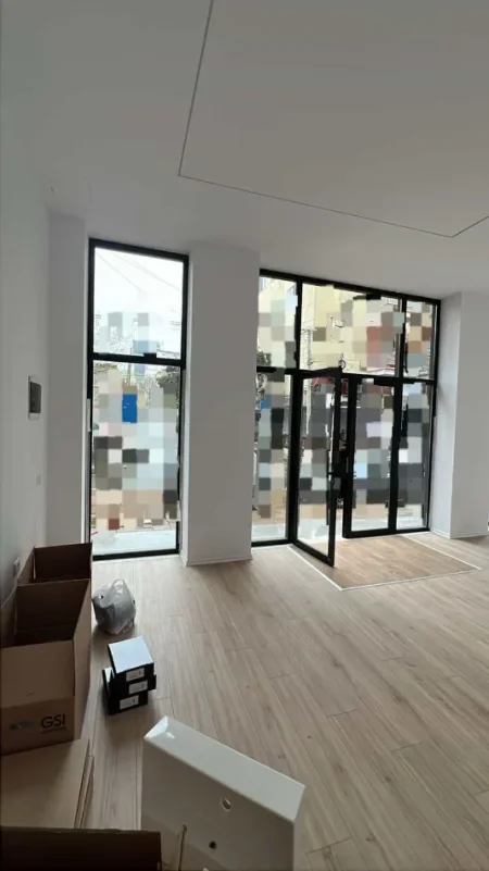 Tirane, jepet me qera dyqan , 55 m² (Rruga Haxhi Hysen Dalliu)