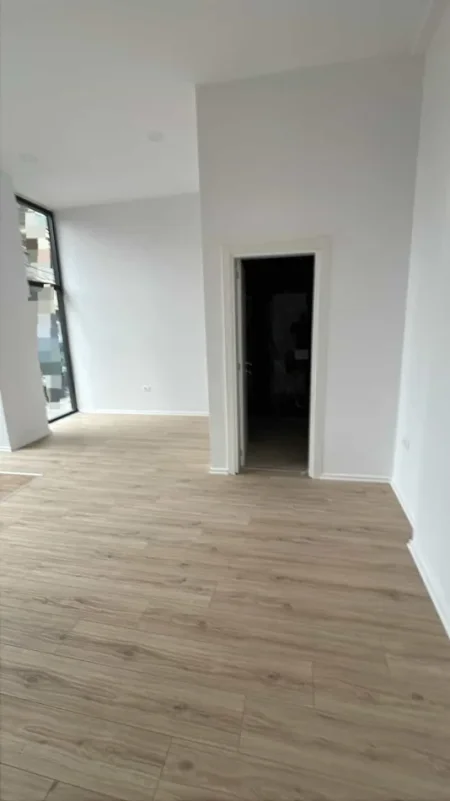 Tirane, jepet me qera dyqan , 55 m² (Rruga Haxhi Hysen Dalliu)