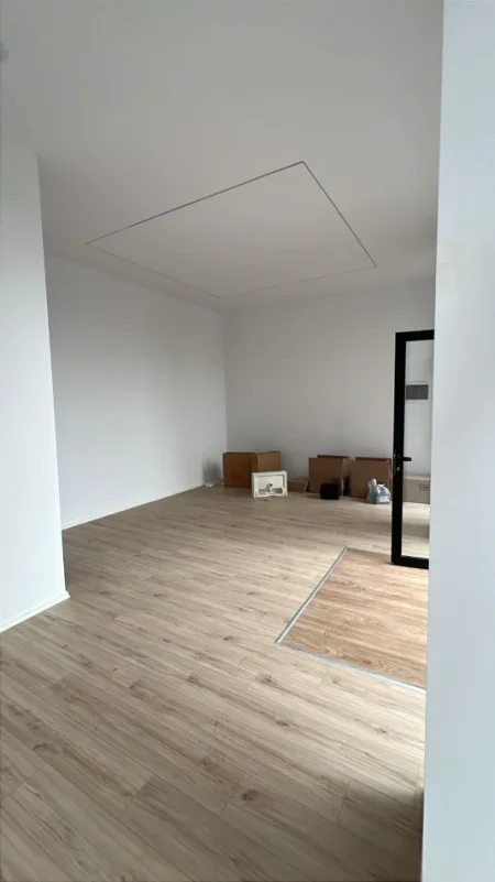 Tirane, jepet me qera dyqan , 55 m² (Rruga Haxhi Hysen Dalliu)