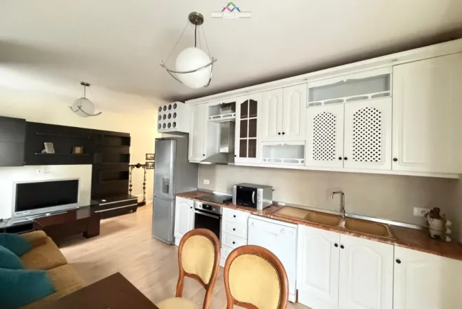 Tirane, jepet me qera apartament 1+1+Ballkon Kati 6, 65 m² 670 € (rezidenca lion park 1)