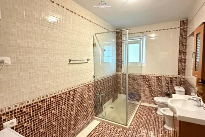 Tirane, jepet me qera apartament 1+1+Ballkon Kati 6, 65 m² 670 € (rezidenca lion park 1)