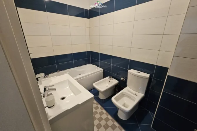 Tirane, jepet me qera apartament 2+1 Kati 8, 105 m² 530 € (Rruga Aleksandri i Madh)