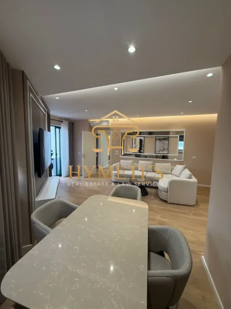Tirane, shitet apartament 2+1+Ballkon Kati 2, 118 m² 370.000 € (Rruga e Durresit)