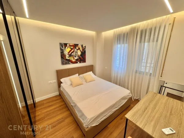 Tirane, jepet me qera apartament 2+1+Ballkon Kati 5, 99 m² 1.050 € 