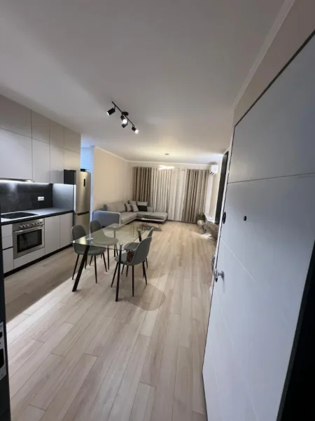 Tirane, jepet me qera apartament 1+1 Kati 4, 600 € (Rruga 5 Maji (Mbrapa Emerald Center))