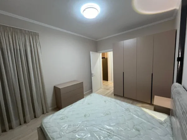 Tirane, jepet me qera apartament 1+1 Kati 4, 600 € (Rruga 5 Maji (Mbrapa Emerald Center))