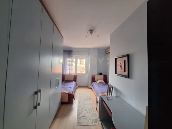 Tirane, jepet me qera apartament 2+1 Kati 4, 94 m² 1.200 € 