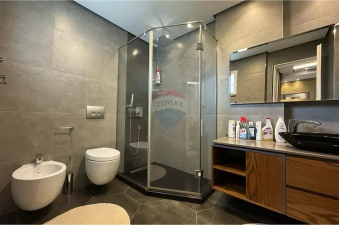 Tirane, shitet apartament , 137 m² 229.000 € 