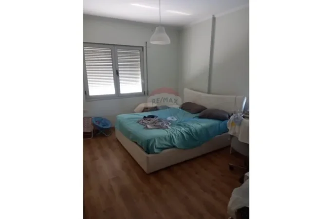 Tirane, shitet apartament , 151 m² 301.500 € 