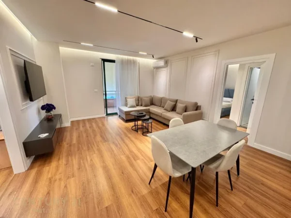 Tirane, jepet me qera apartament 2+1+Ballkon Kati 5, 99 m² 1.050 € (pazari i ri)
