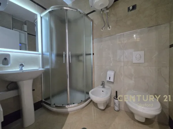 Tirane, jepet me qera zyre Kati 1, 160 m² 1.600 € (stadiumi air albania)