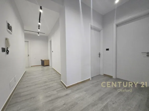 Tirane, jepet me qera zyre Kati 1, 160 m² 1.600 € (stadiumi air albania)