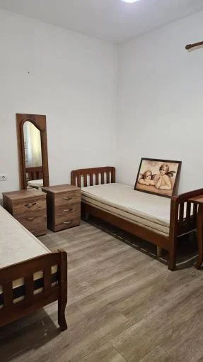 Tirane, jepet me qera apartament 1+1 Kati 1, 65 m² 350 € (qyteti studenti)