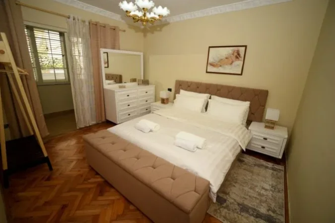 Tirane, jepet me qera apartament 2+1 Kati 1, 86 m² 650 € (rruga e durresit)