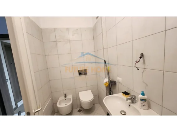 Tirane, jepet me qera zyre Kati 2, 62 m² 700 €