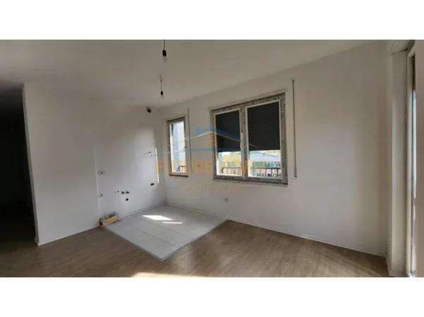 Tirane, jepet me qera zyre Kati 2, 62 m² 700 €