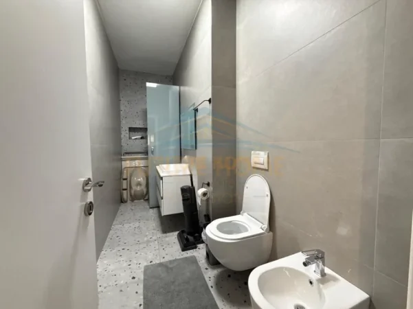 Tirane, shitet apartament Kati 4, 97 m² 230.000 €