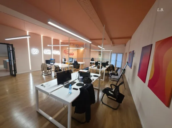 Tirane, jepet me qera zyre, 200 m² 2.000 €