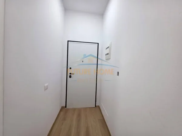 Tirane, jepet me qera zyre Kati 6, 65 m² 750 €