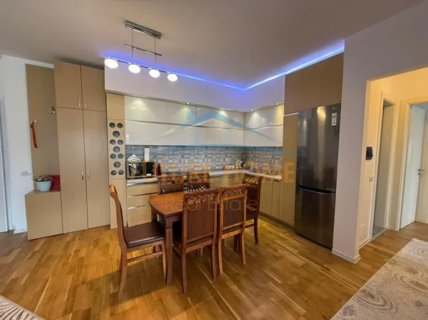 Tirane, jepet me qera apartament Kati 3, 97 m² 900 €