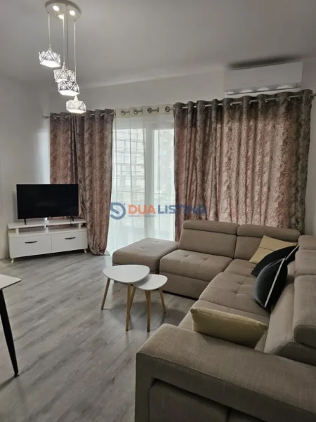 Tirane, jepet me qera apartament 2+1 Kati 3, 78 m² 700 € 