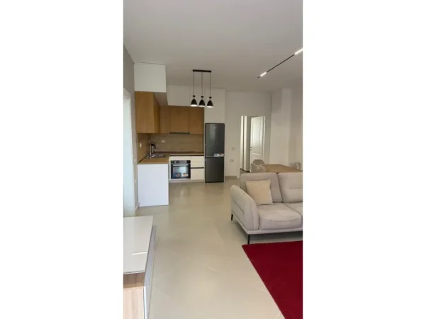 Tirane, jepet me qera apartament 1+1+Ballkon Kati 1, 65 m² 500 € (Rruga Siri Kodra)