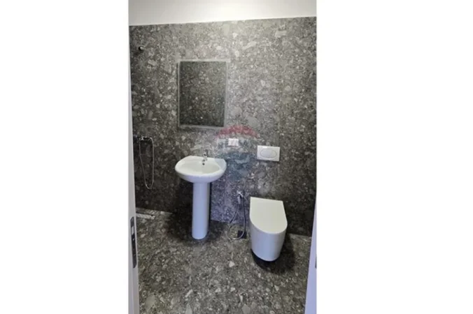 Tirane, jepet me qera apartament 2+1+Ballkon Kati 4, 90 m² 70.000 € (Rruga Egnatia)