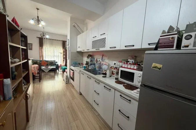 Tirane, shitet apartament 2+1+Ballkon Kati 2, 84 m² 145.000 € (Mangalem)