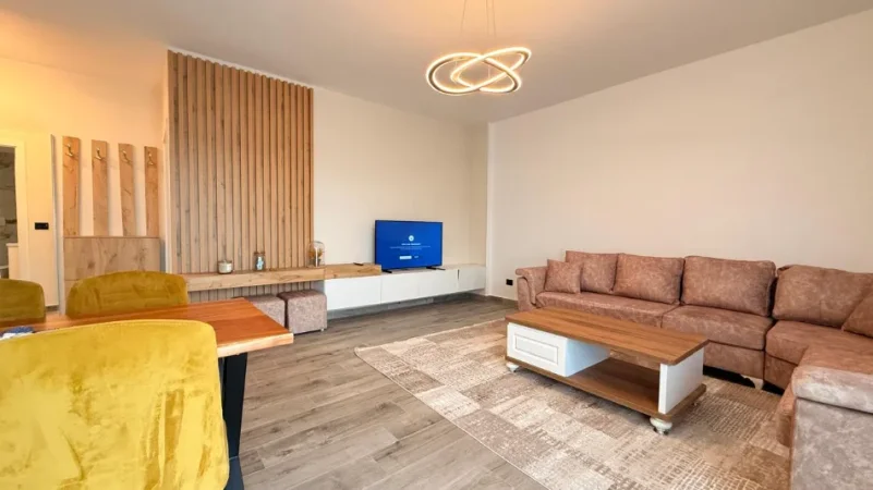 Tirane, jepet me qera apartament 1+1 Kati 1, 80 m² 800 € (Teg)