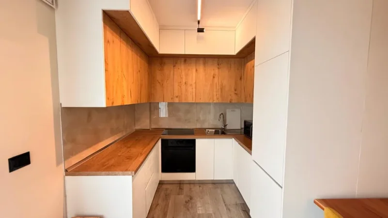 Tirane, jepet me qera apartament 1+1 Kati 1, 80 m² 800 € (Teg)