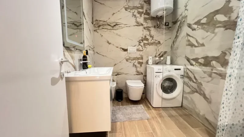 Tirane, jepet me qera apartament 1+1 Kati 1, 80 m² 800 € (Teg)