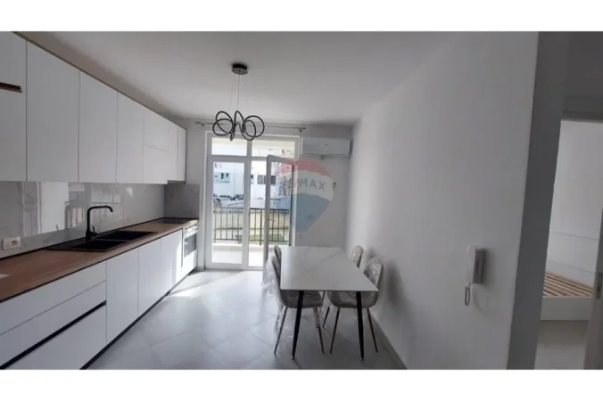 Tirane, jepet me qera apartament 1+1+Ballkon Kati 2, 65 m² 500 € (Rruga Dibres)