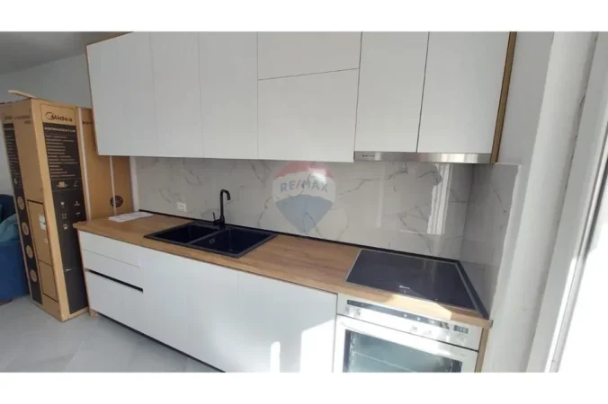 Tirane, jepet me qera apartament 1+1+Ballkon Kati 2, 65 m² 500 € (Rruga Dibres)
