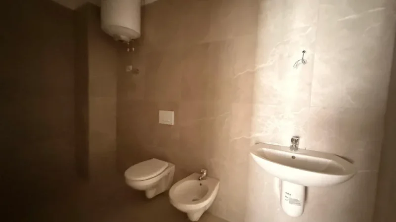 Tirane, shitet 1+1 Kati 4, 82 m² 135.000 € 