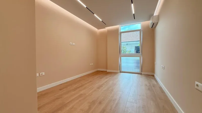 Tirane, jepet me qera zyre Kati 2, 131 m² 2.500 € 