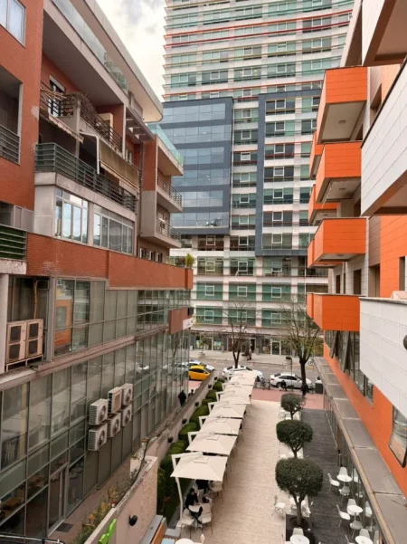 Tirane, jepet me qera zyre Kati 2, 131 m² 2.500 € 