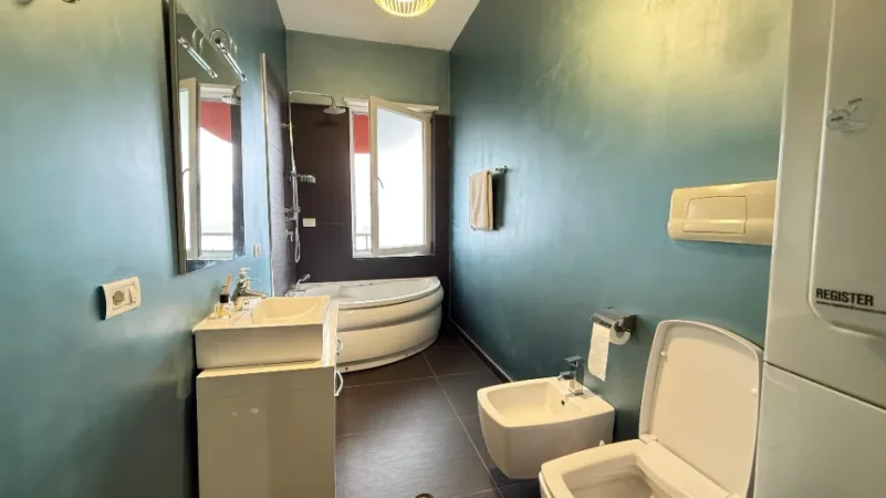 Tirane, jepet me qera apartament 2+1+Aneks+Ballkon Kati 8, 135 m² 2.500 € 