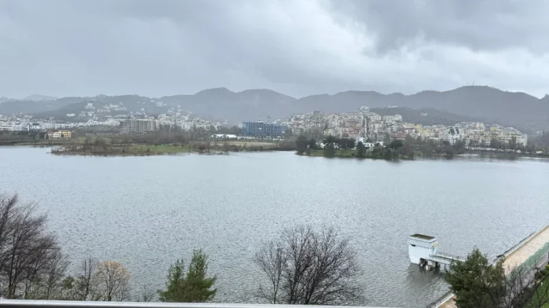 Tirane, jepet me qera apartament 2+1+Aneks+Ballkon Kati 8, 135 m² 2.500 € 